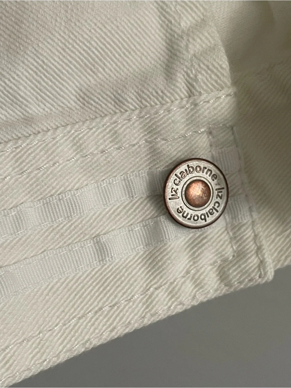 Liz Claiborne Cream White Denim Trucker Jacket 100% Cotton Size Medium - Picture 2 of 11